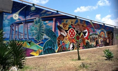 Graffitivägg i Chicano Park och Barrio Logan