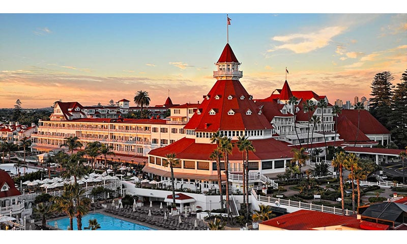 hotel-del-coronado-property-pool-sunset