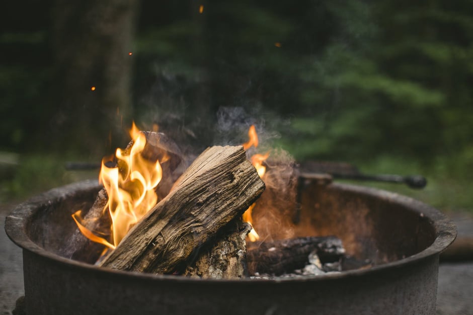 5 things to consider when putting a fire pit in your backyard